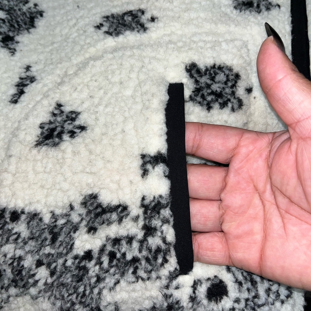 VICI Black & White Plush Sweater half zipper - Picture 12 of 14